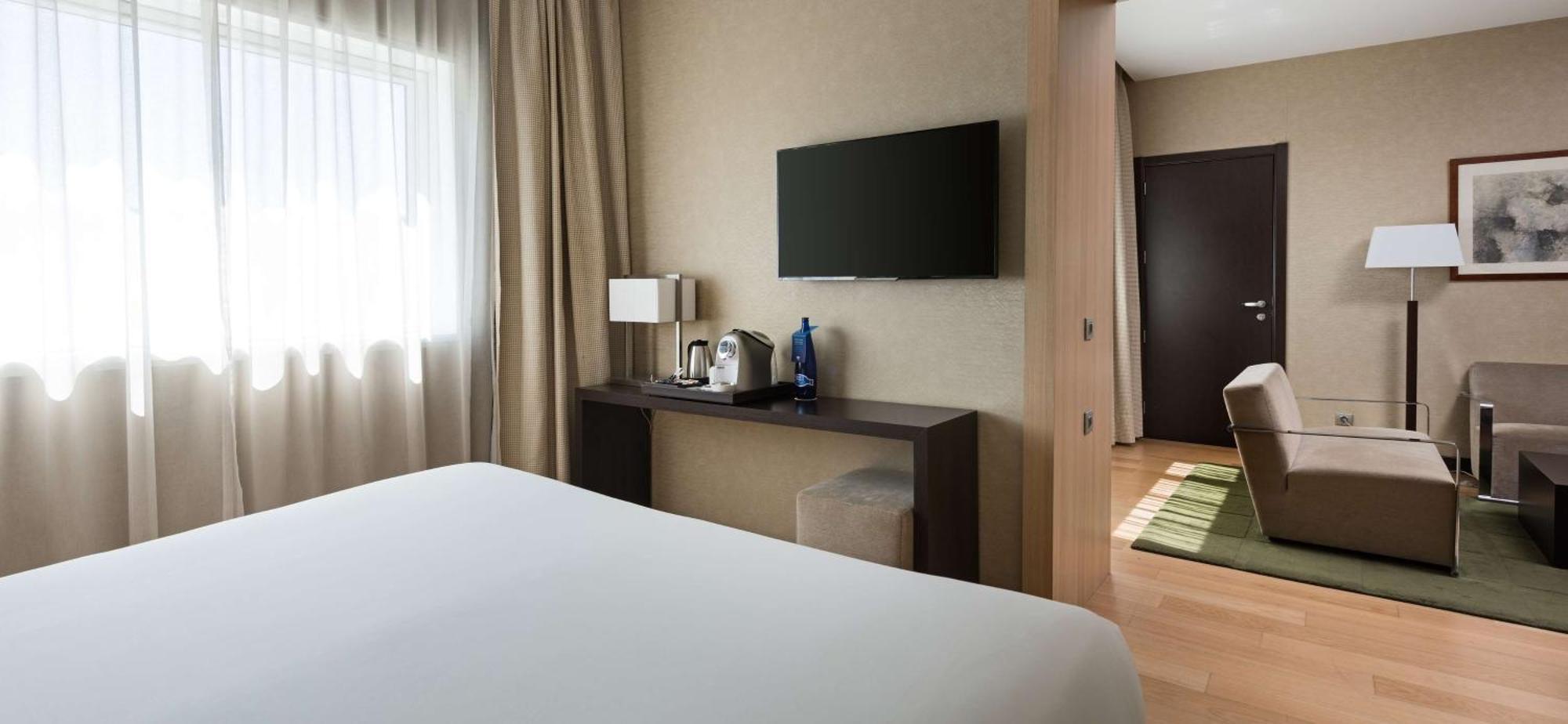 เอ็นเอช ริเบรา เดล มันซานาเรซ Hotel มาดริด ภายนอก รูปภาพ