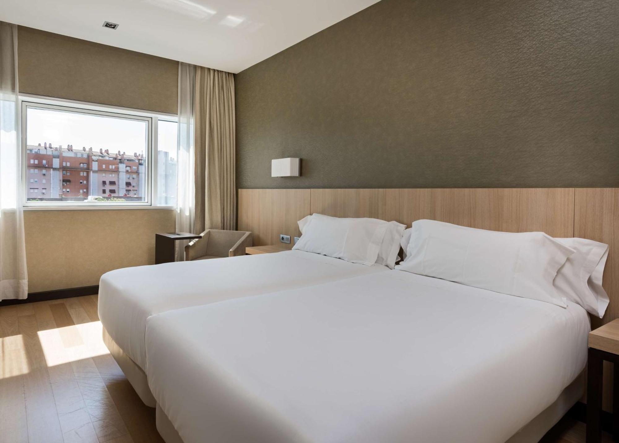 เอ็นเอช ริเบรา เดล มันซานาเรซ Hotel มาดริด ภายนอก รูปภาพ