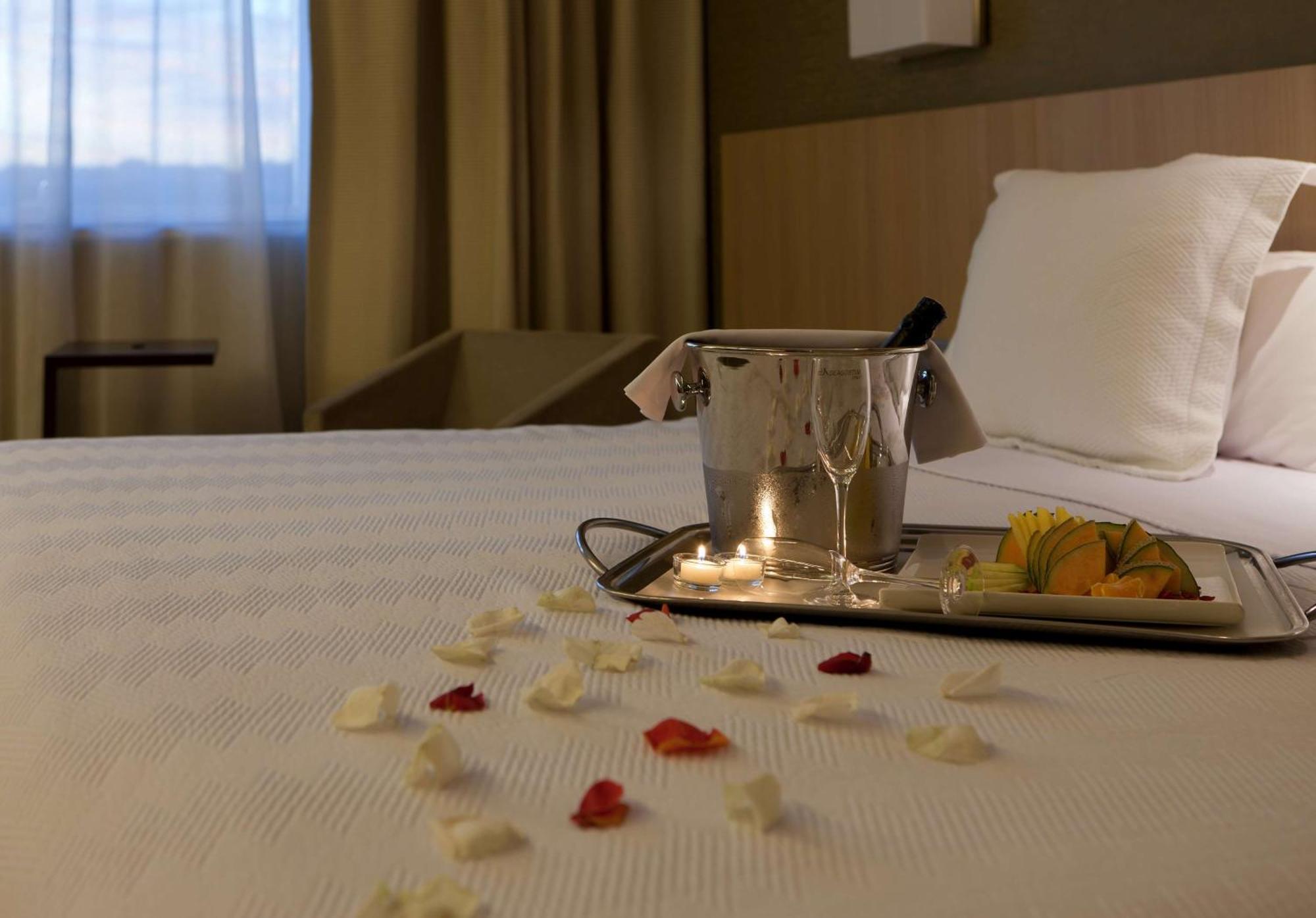 เอ็นเอช ริเบรา เดล มันซานาเรซ Hotel มาดริด ภายนอก รูปภาพ