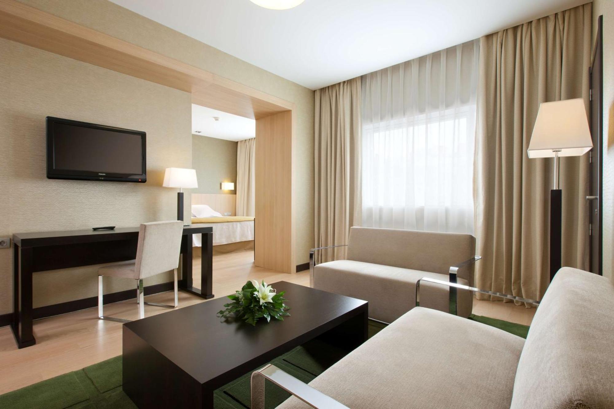 เอ็นเอช ริเบรา เดล มันซานาเรซ Hotel มาดริด ภายนอก รูปภาพ