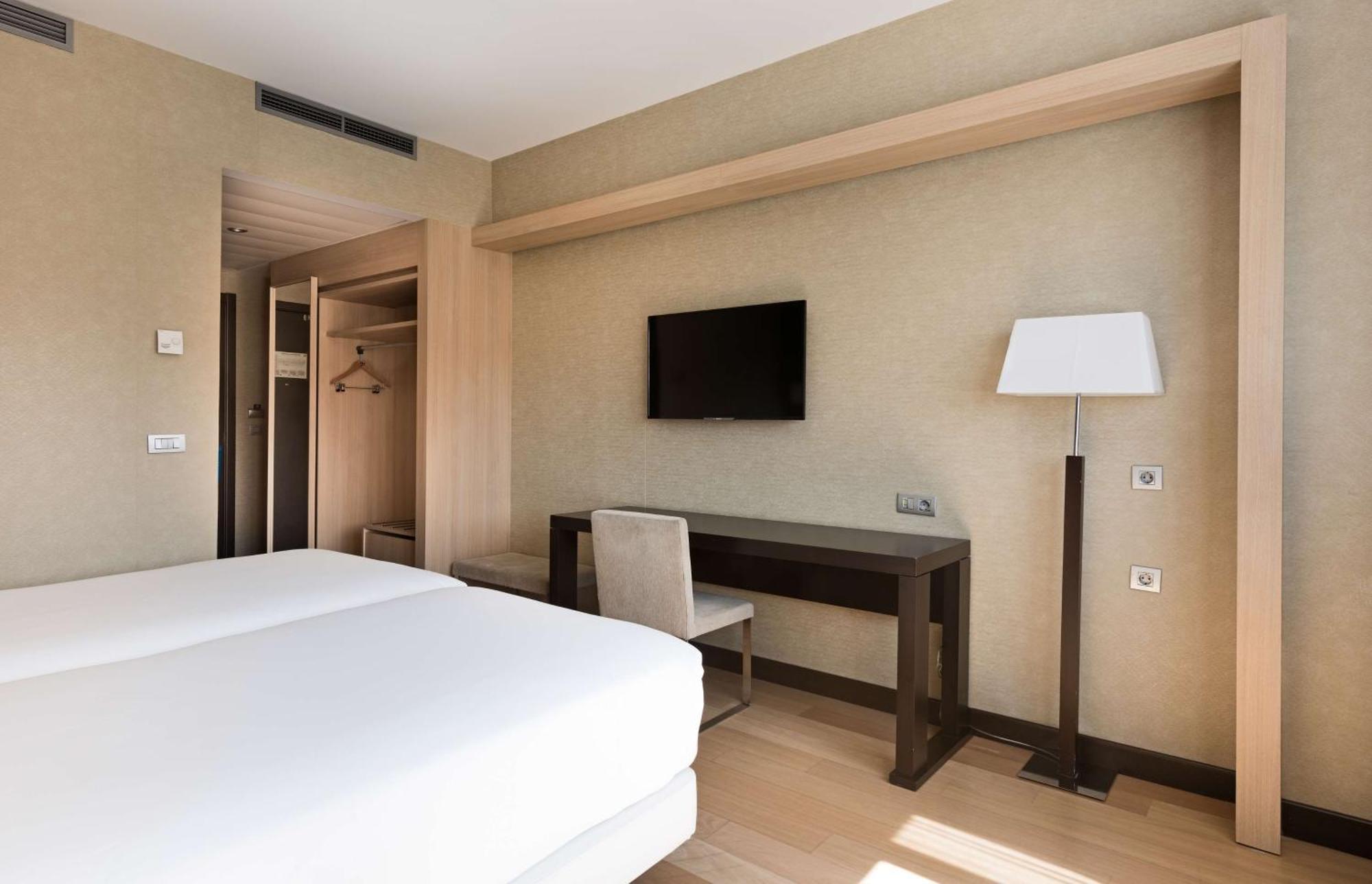 เอ็นเอช ริเบรา เดล มันซานาเรซ Hotel มาดริด ภายนอก รูปภาพ