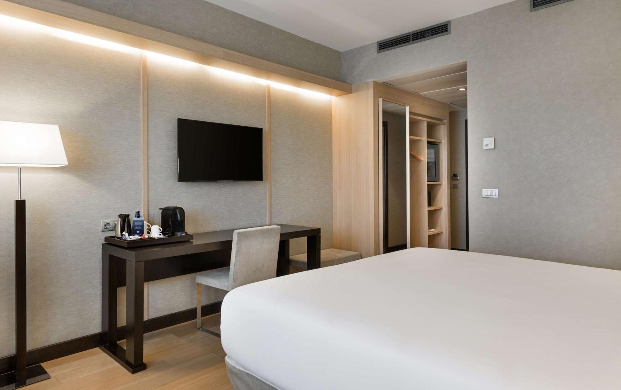 เอ็นเอช ริเบรา เดล มันซานาเรซ Hotel มาดริด ภายนอก รูปภาพ