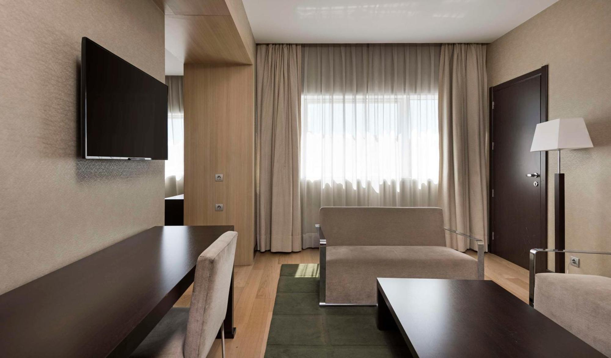เอ็นเอช ริเบรา เดล มันซานาเรซ Hotel มาดริด ภายนอก รูปภาพ