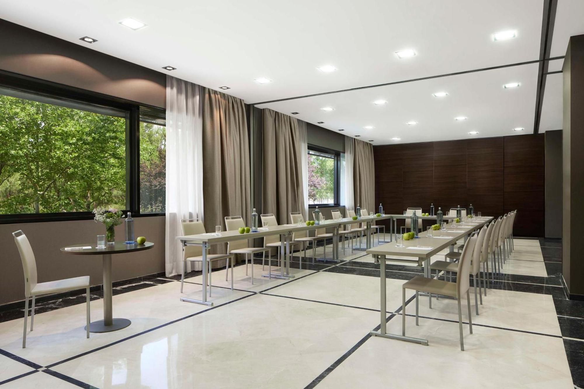 เอ็นเอช ริเบรา เดล มันซานาเรซ Hotel มาดริด ภายนอก รูปภาพ