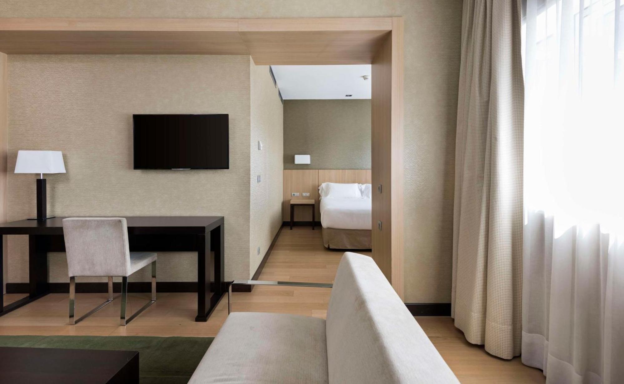 เอ็นเอช ริเบรา เดล มันซานาเรซ Hotel มาดริด ภายนอก รูปภาพ