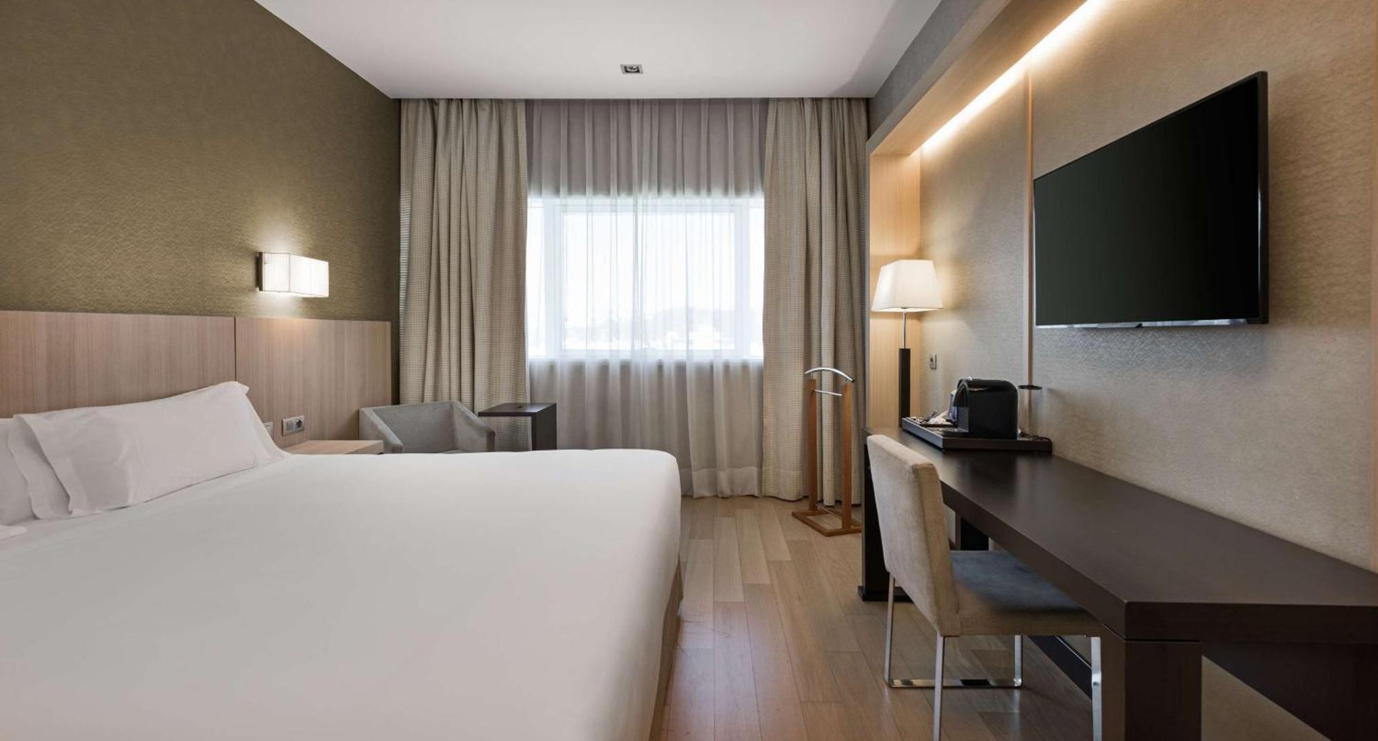 เอ็นเอช ริเบรา เดล มันซานาเรซ Hotel มาดริด ภายนอก รูปภาพ